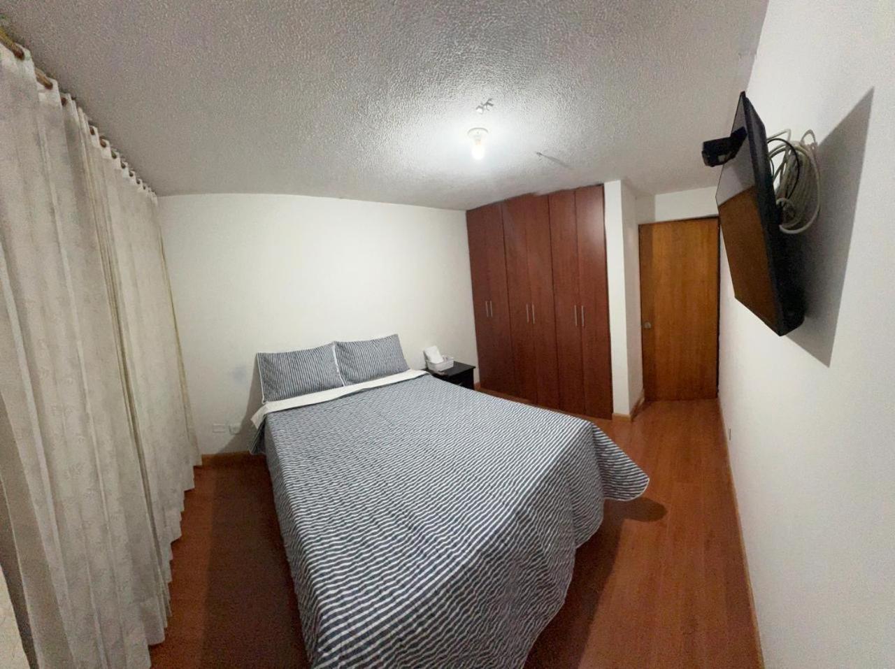 Habitación en casa particular Dorado - Cerca Al Aeropuerto - 302 *